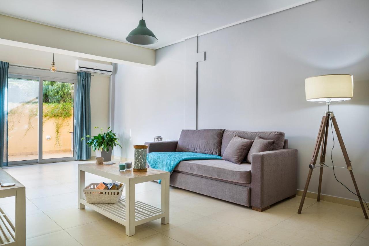 Apartment Lilly, Apartment With Communal Pool, 10 Meters From Sea Sami  Exterior photo