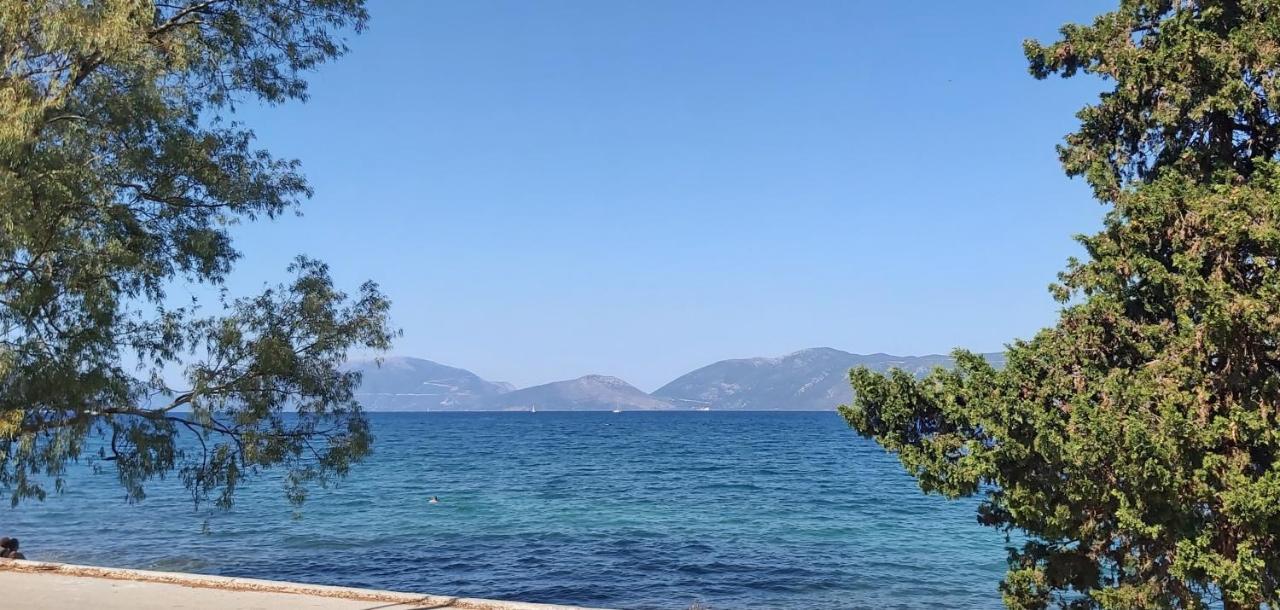 Apartment Lilly, Apartment With Communal Pool, 10 Meters From Sea Sami  Exterior photo