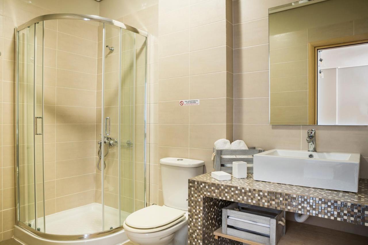 Apartment Lilly, Apartment With Communal Pool, 10 Meters From Sea Sami  Exterior photo