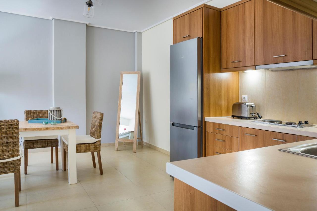Apartment Lilly, Apartment With Communal Pool, 10 Meters From Sea Sami  Exterior photo